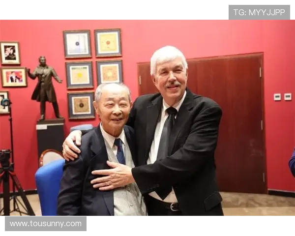 中央海岸水手逆转胜九人麦克阿瑟