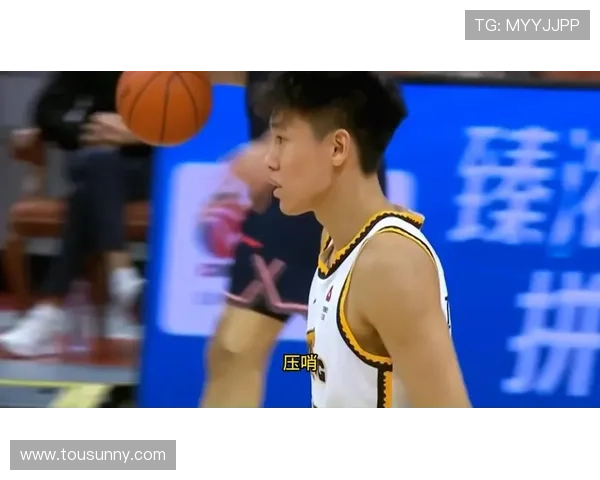 [CBA]吴昌泽晃飞对手 横移一步三分得手.